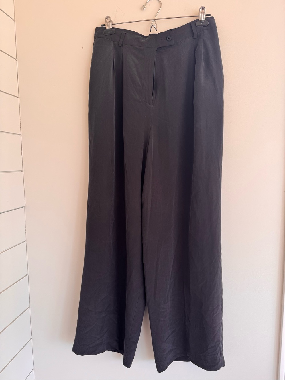 100% Silk Wide-Leg Black Pleated Women’s Trousers - Picture 2 of 7